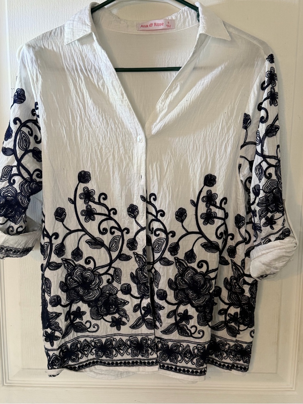 Ana & Rose White Button-Front Embroidered Floral Shirt